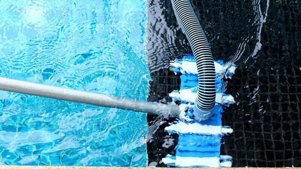 Enhancing Pool Cleaning Efficiency with the Right Hose Set