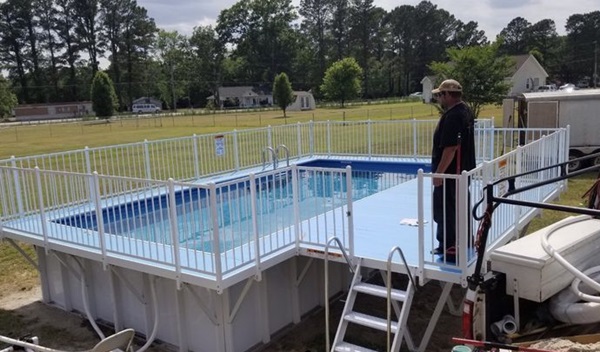 The Benefits of Weekly Pool Cleaning for Water Quality