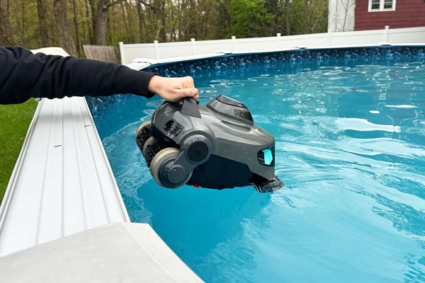 Revolutionize Your Pool Cleaning Experience with a Cordless Pool Vacuum