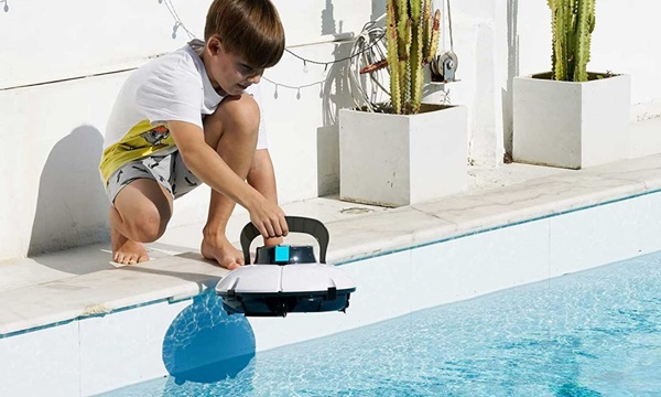 Addressing Common Problems with Hose-Free Pool Vacuums