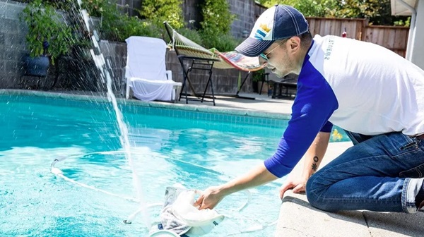 Choosing the Right Pool Cleaner to Avoid Hose Tangling