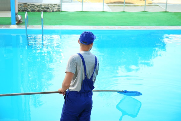 How to Save Money When Purchasing Pool Cleaning Supplies?