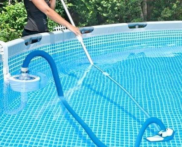 Maintaining and cleaning your pool vacuum for longevity