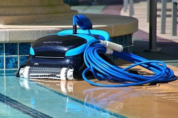 Technological Advances in Robotic Pool Cleaners