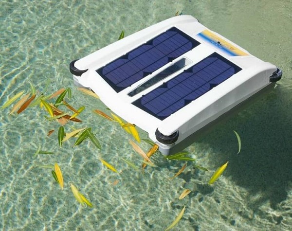 How Do Solar Powered Pool Skimmers Work?