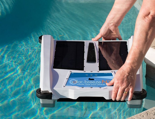 Benefits of Using a Solar Powered Pool Skimmer