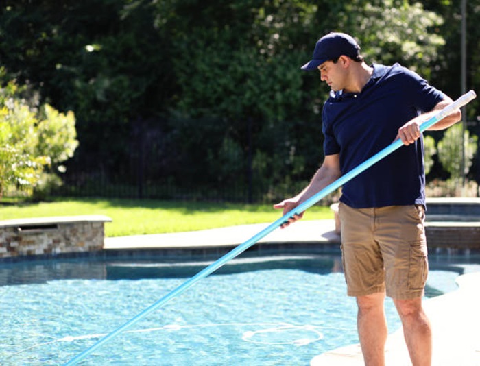 Swimming Pool Maintenance and Cleaning